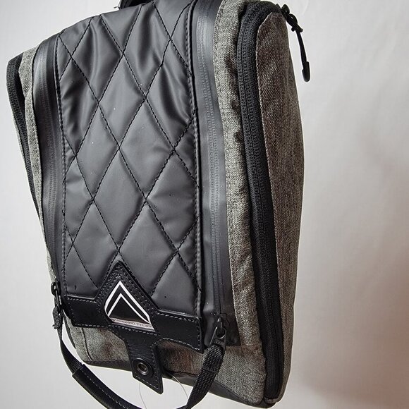 Standard Pacific Hanging Dopp Kit Toiletry Bag | Quilted Black & Gray | NWT - Picture 5 of 12
